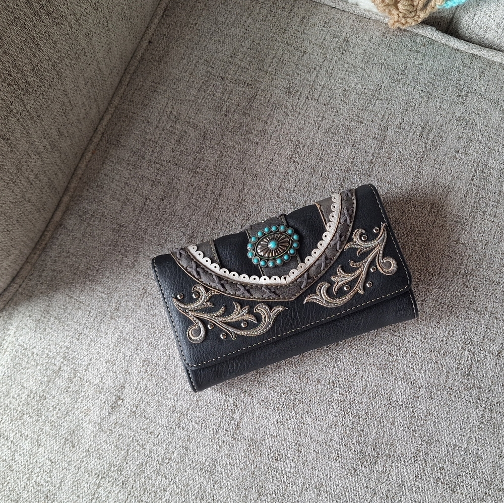 Trifold Concho Style Bling Wallet